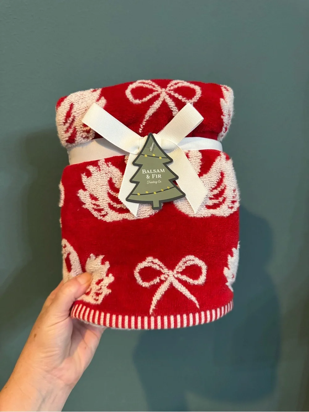 NWT 2 Pc. Christmas Hand Towels Set Red with white swans and bows